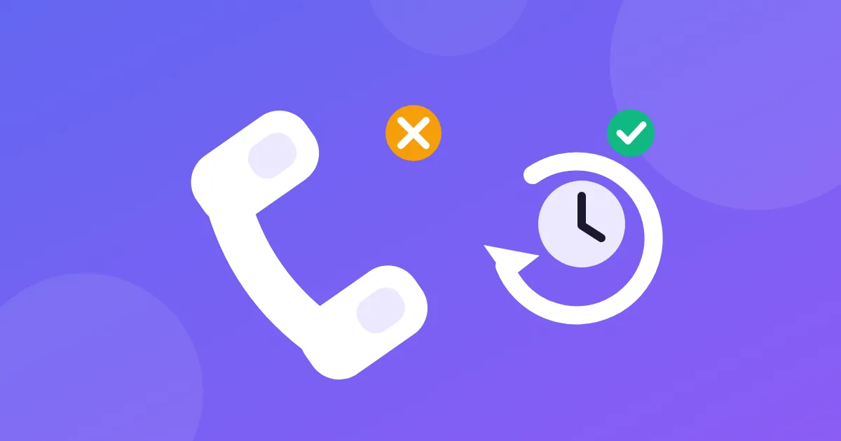 Ilustración de un auricular de teléfono con una marca de llamada perdida y una flecha circular de devolución alrededor de un reloj, sobre fondo violeta
